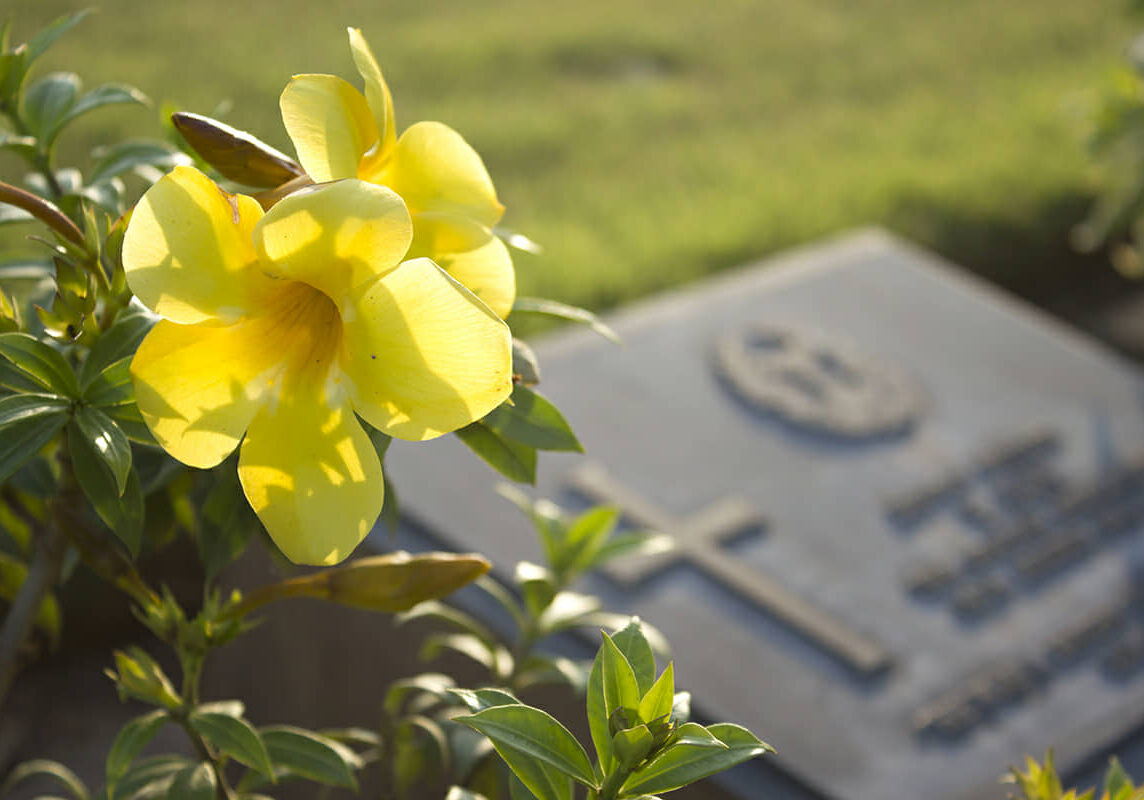 grave shutterstock_630742799